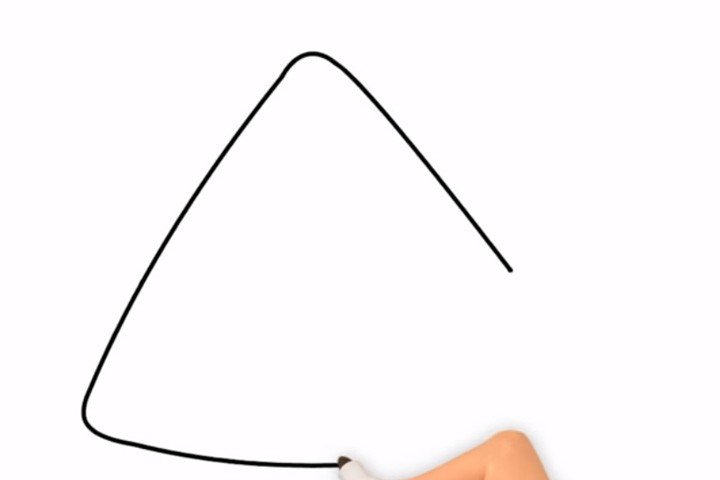 1.先画一个三角形，作为黄色小鸟的头部轮廓。